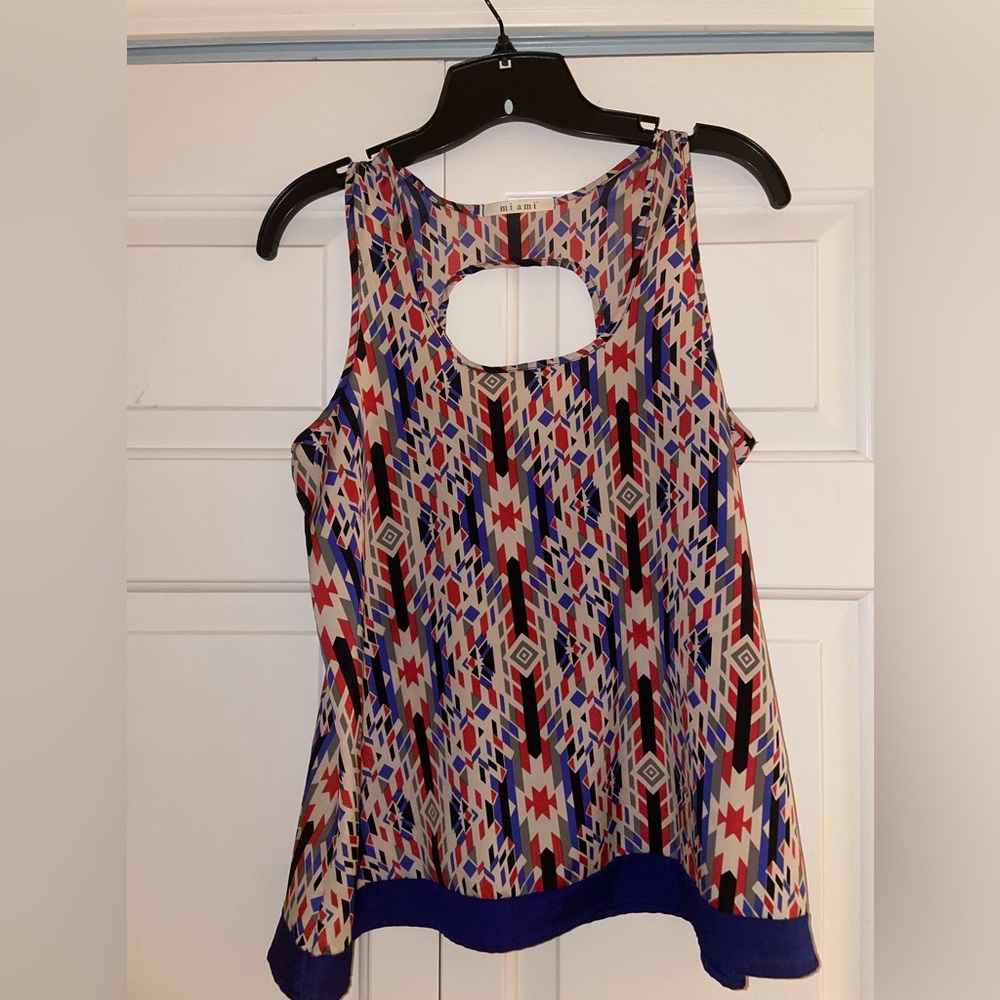 Top with pattern